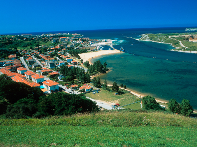 Blick auf den Urlaubsort Suances